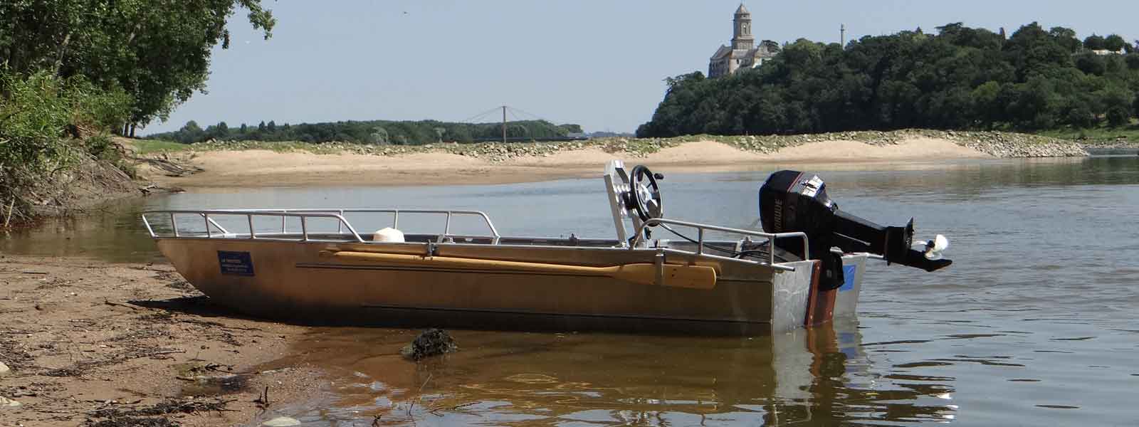 aluminium fishing boat - punt boat